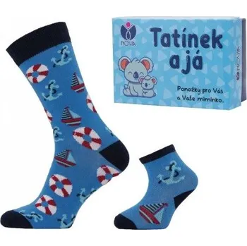 TATÍNEK A JÁ - kojenecké a dospělé ponožky NOVIA v dárkové krabičce námořní 1 krabička