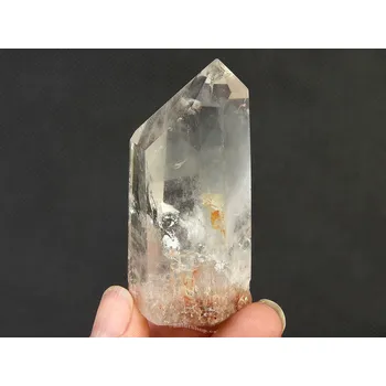Přírodní kámen Křišťál s inkluzemi broušená špice 68g