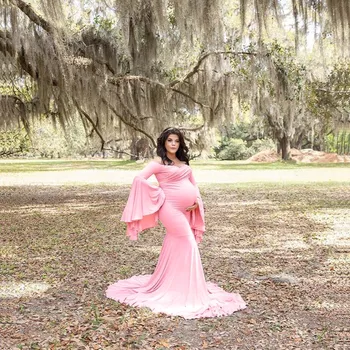 Dámské šaty Dlouhé šaty na těhotenské focení s vlečkou a odhalenými rameny Barva: Růžová, Velikost: S