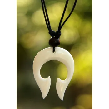 Přívěsek Kostěný přívěsek "Hakuna Matata"