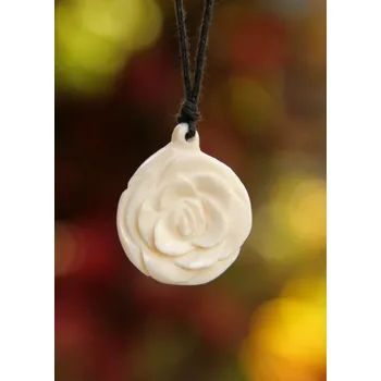 Přívěsek Kostěný přívěsek "Růže"