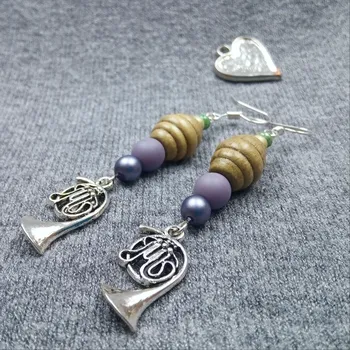 Brož trumpetaterka Lesní rohy v pastelových odstínech – náušnice