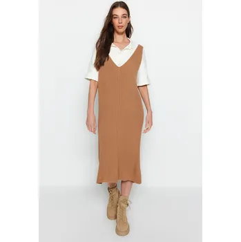 Dámské šaty Trendyol béžové maxi šaty s výstřihem do V Trendyol hnědá 2394681