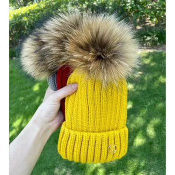 Čepice Hřejivý dívčí kulich s bambulí z přírodního chlupu v přirozeném odstínu Barva: žlutá 2, Velikost: 40-49 cm