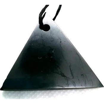 Přívěsek Mužský šungitový přívěšek – trojúhelník pro sílu a ochranu