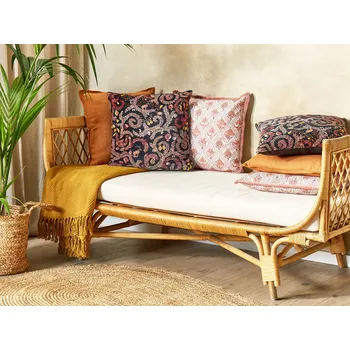 Dekorativní polštářek Dekorativní polštář černý a růžový samet 45 x 45 cm květovaný vzor se střapci moderní design bytové doplňky Beliani