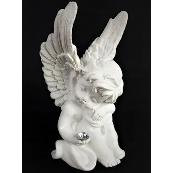 Veselý andílek s kamínkem v ruce 11,5cm