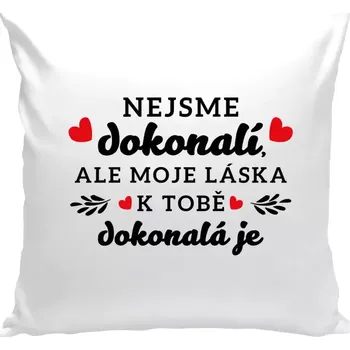 Polštář Polštář bílý 40x40 cm Nejsme dokonalí, ale moje láska k tobě dokonalá je