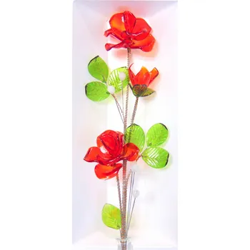 Květina ve stojánku červená růže