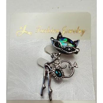 Brož Brož, kočka s kameny