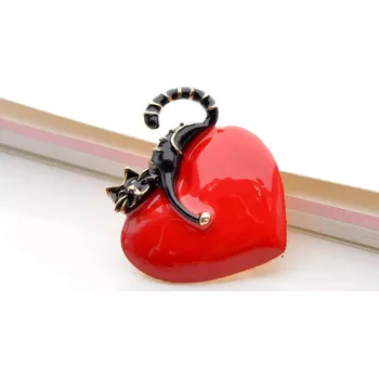 Brož Brož , kočka na červeném srdci