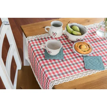 ubrus Běhoun červeno - zelený kanafas kostky 12x12 kepr s širokou krajkou Běhoun rozměr: 45x150cm