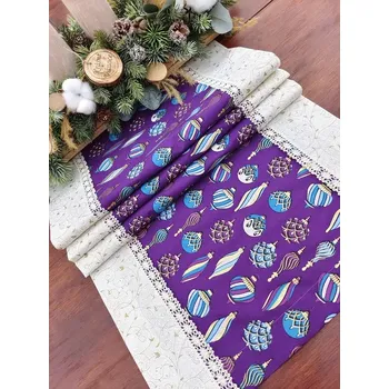 ubrus Běhoun vánoční - fialové ozdoby v kombinace se zlatými větvičkami