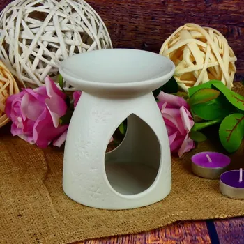 Aroma lampa Bílá porcelánová aromalampa s matnou glazurou- vločky, 12 cm