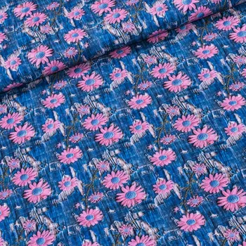 Viskózový úplet 6-14524 modrá roztrhaná riflovina/růžové květy 1,4/1 m