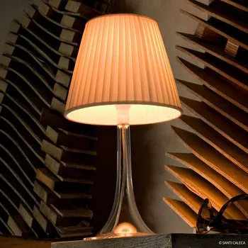 Lampička Stolní lampa FLOS Miss K, měkká - Ø základny 16,2 cm krémová, průhledná 1 x 70 W - Doprava zdarma