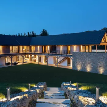 Lampička Wever & Ducré Lighting WEVER & DUCRÉ Palos Carré 1.0 3.000K 20cm černý - Výška hlavy 3 cm; délka nohy 16 cm, šířka 9,1 cm černá (RAL 9005) LED 10,5 W celkem - Doprava zdarma