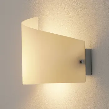 Lampička Fabas Luce Nástěnné světlo Moa, zakřivené skleněné stínidlo hliník, opálová 1 x 75 W - Doprava zdarma