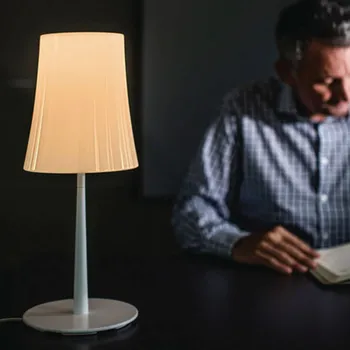 Lampička Foscarini Birdie Easy stolní lampa bílá - výška stínidla 20 cm; délka napájecího kabelu 160 cm 1 x 57 W - Doprava zdarma
