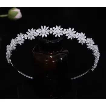 Čelenka B-TOP Čelenka do vlasů s vysoce kvalitními AAA zirkony ve tvaru květů TA351 Druh barvy: Stříbrná