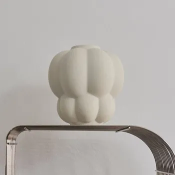 Lampička AYTM Váza Uva, keramika, bílá, Ø 20 cm, tvar hroznů - Doprava zdarma