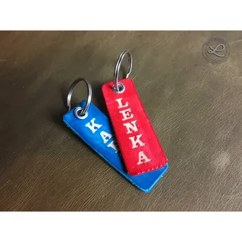 Kožený HLADKÝ přívěsek, klíčenka se jménem (MOŽNOST VÍCE BAREVNÝCH VARIANT / SMOOTH leather pendants, key fobs with custom inscription.)