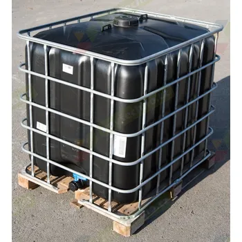 nádrž IBC 1000L REKO 15cm černá na dřevě
