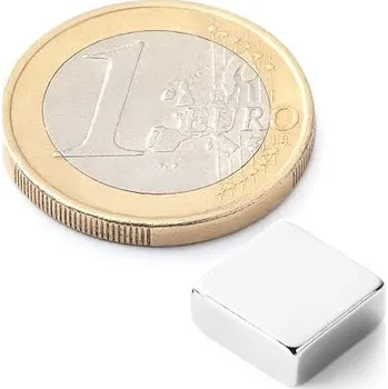 Dekorativní magnet Neodymový magnet kvádr 10&nbsp;×&nbsp;10&nbsp;×&nbsp;4&nbsp;mm, síla 2,7&nbsp;kg
