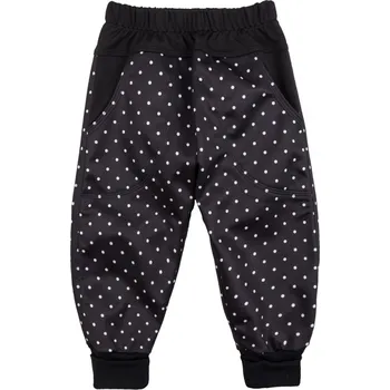 černé softshellové kalhoty s puntíky