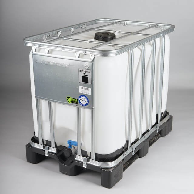 ECS IBC kontejner REPAS 600 L - ocel/plast paleta Nádrže o objemu 640 litrů využitelné například pro závlahovou (dešťovou) vodu.