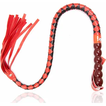 Delší bič s dřevěnou rukojetí