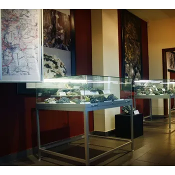 EXPOINT Výstavní stolová vitrína pro muzea Název: 80 x 40 x 70 x 25cm