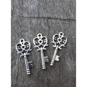 Materiál na výrobu šperku přívěsek klíč 13x32 mm