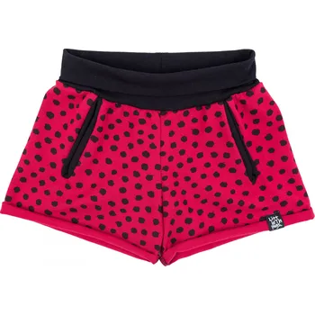 červené bavlněné kraťasy s puntíky