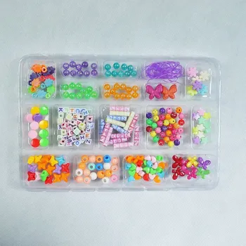 Dětské navlékací korálky Navlékací korálky (Navlékací korálky zabaví vaše malé kreativce, a ještě pomůžou k procvičení zručnosti a prstíků.)