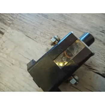 Stykač Elektropřístroj Bakelitový spínací kontakt 256 - 6A / 500V tlačítkový EPM Varianta: 256 103u-sepnuto