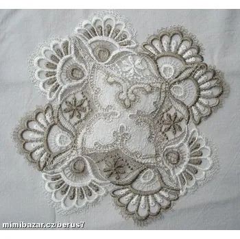 ubrus UBRUS s krajkou prům. 28cm