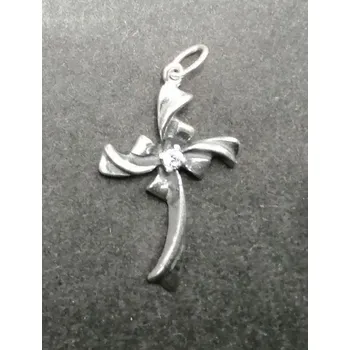 Přívěsek Stříbrný křížek zdobený přívěsek