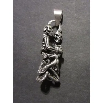 Přívěsek Kostlivci v objetí - stříbrný přívěsek
