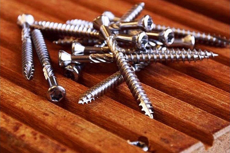 Terasový vrut 4x40 TORX T15 nerez C2 s redukovanou hlavou (200 ks/bal + BIT)
