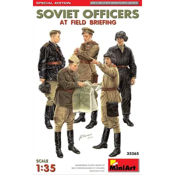 Plastikový model 1/35 Soviet Officers At Field Briefing (5 fig.)