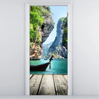 Fototapeta LuxusniObrazy.cz Fototapeta na dveře - Dlouhá loď na pláži