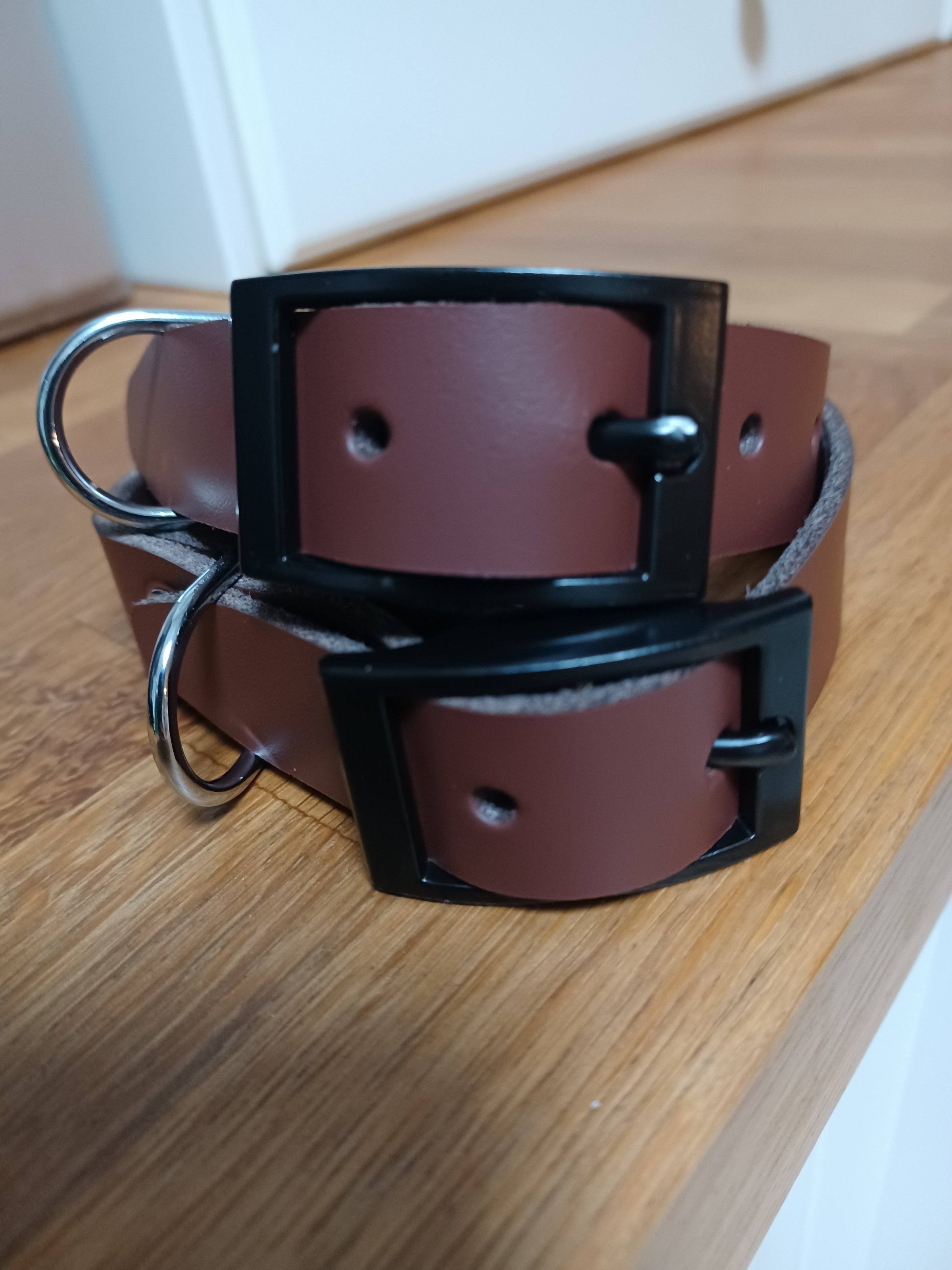 opaskujse Kožený obojek pro psy šířka 2 cm, kůže hnědá, spona černá Délka obojku: 30 cm