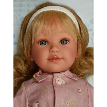 Panenka Realistická panenka Coral v růžových šatech na knoflíčky od firmy Vestida de Azul (Coral - 45 cm)