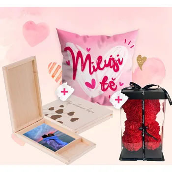Dárková krabička Set - Medvídek z růží, polštář + Dřevěná krabička na fotky Krabička: Milované lásce