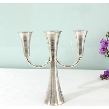 Svícen Stříbrný dvouramenný svícen z brusem