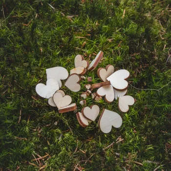 Svatební dekorace Dřevěná ozdoba SRDCE- zaoblené (2cm) 50 Ks
