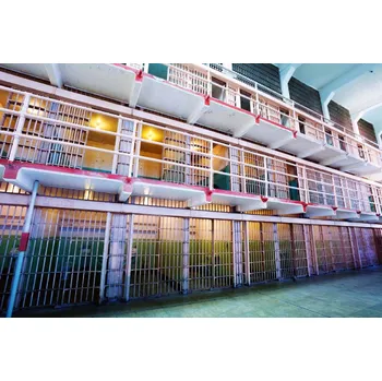 Fototapeta DIMEX | Vliesová fototapeta Příběhy vězeňských cel MS-5-0961 | 375 x 250 cm| červená, bílá, žlutá + Vliesová fototapeta na stěnu DIMEX Příběhy vězeňských cel MS50961 v rozměru 375 x 250 cm + lepidlo zdarma