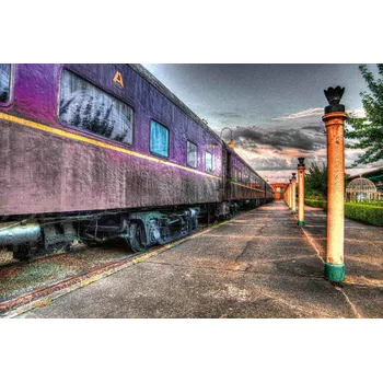 Fototapeta DIMEX | Vliesová fototapeta Fialový vlak ve stanici MS-5-2900 | 375 x 250 cm | fialová, oranžová, šedá + Vliesová fototapeta na stěnu DIMEX Fialový vlak ve stanici MS52900 v rozměru 375 x 250 cm + lepidlo zdarma