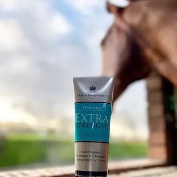 Kosmetika pro koně Gelový repelent proti hmyzu Carr & Day & Martin Extra Strenght 250ml